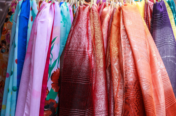 红衣图案优雅美人