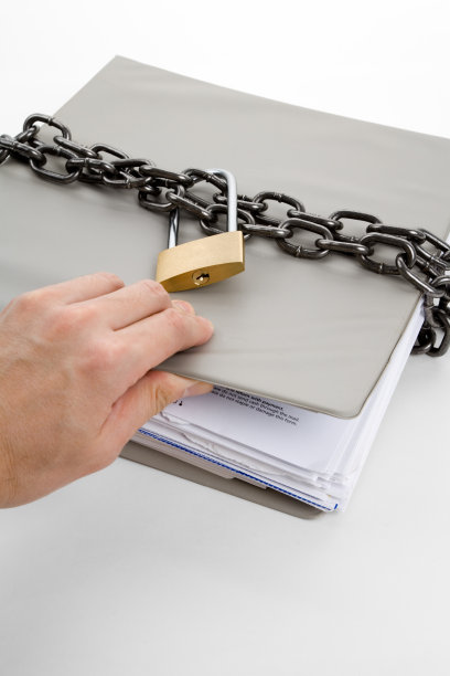 铁链锁住的文件夹保密资料