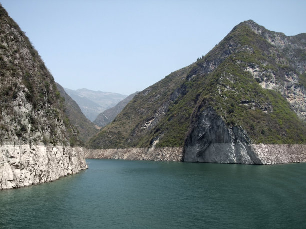 三峡大坝地貌全景图