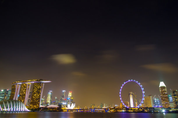 新加坡滨海湾金沙酒店夜景全景