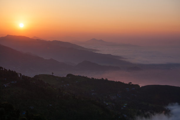 航拍素材珠峰山顶云雾缭绕的美景