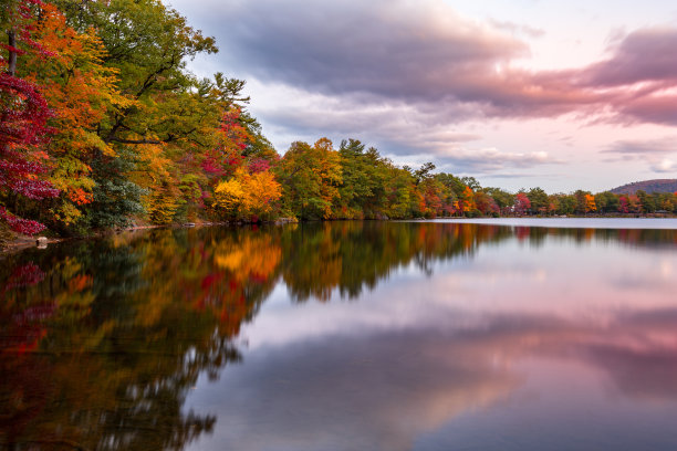 秋天的湖