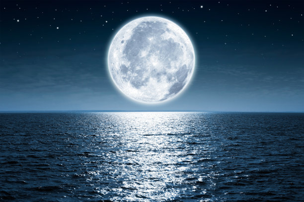 夜晚海边