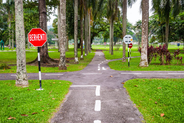 学校道路标识牌