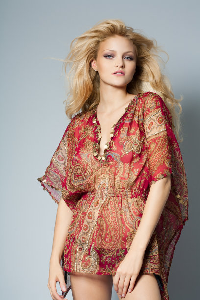 红衣图案优雅美人