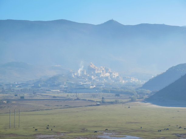 松赞林寺全景