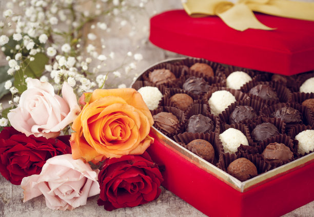 甜品与花的礼盒