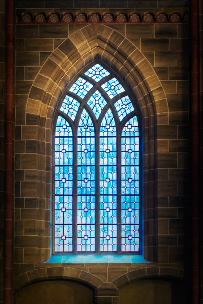 教堂窗户彩色玻璃