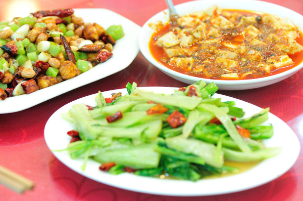 中国传统美食川菜宫保鸡丁