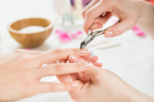 nails