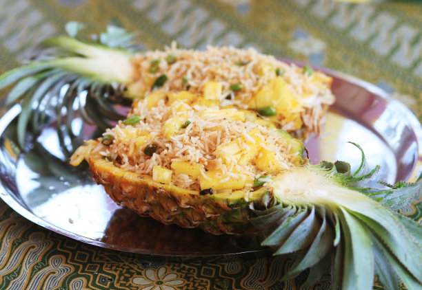 菠萝海鲜咖喱炒饭