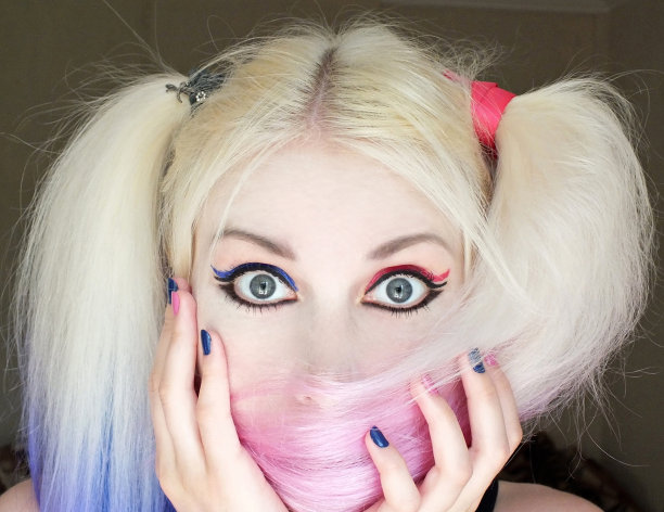 粉色头发少女头像