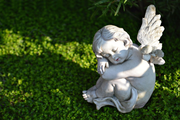 statue