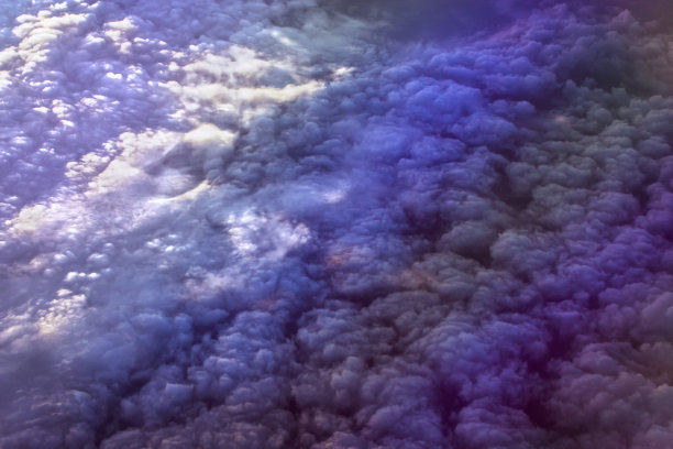 飞机舷窗高空云层美景