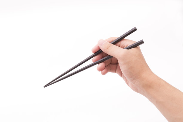 用筷子的手