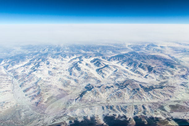 航拍戈壁高山