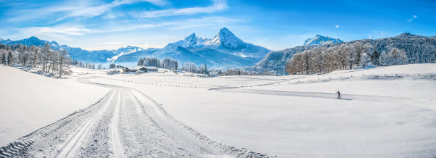 山谷雪景