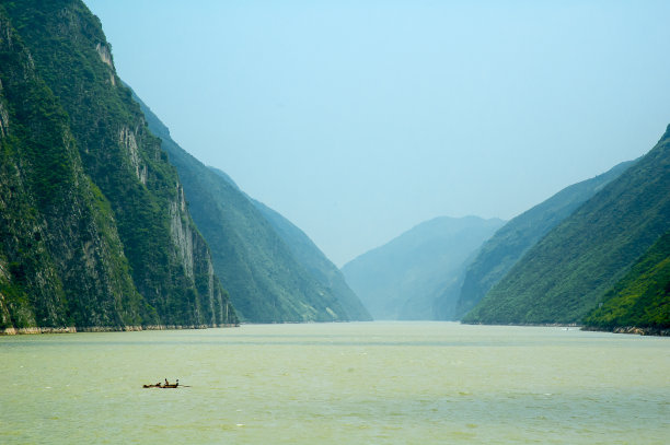 三峡大坝地貌全景图