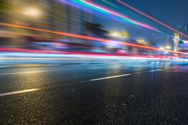 夜晚交通路况