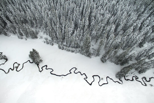河流雪景