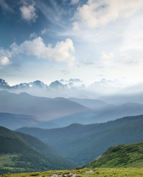 山脉云层