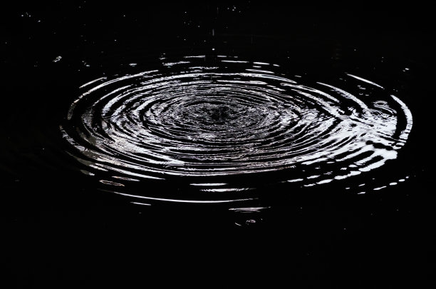 黑白抽象流体纹理图案