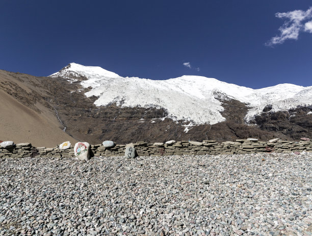 冬季西藏雪山自然风光