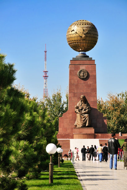statue