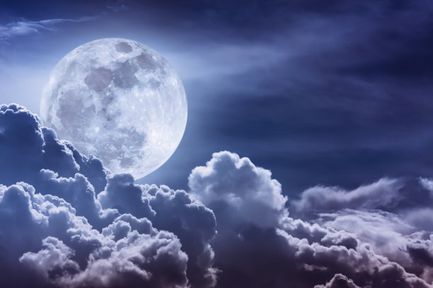 云彩月亮