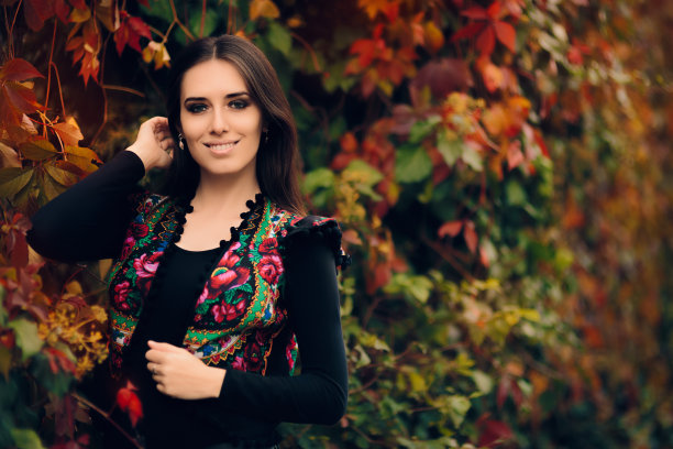 红衣图案优雅美人