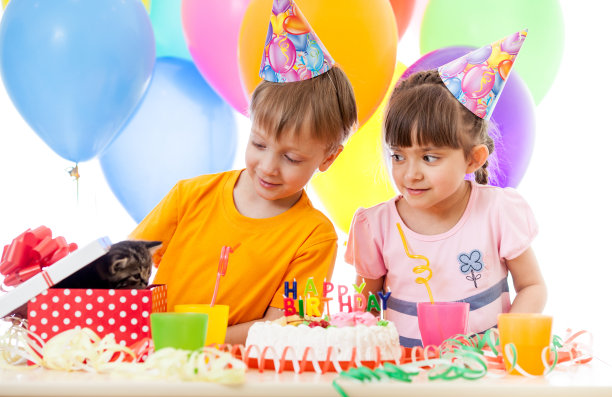 生日小猫派对可爱庆祝蛋糕形象