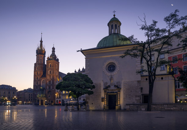 波兰克拉科夫老城广场圣玛利教堂