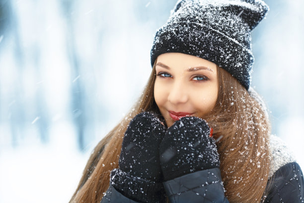 雪中女模特