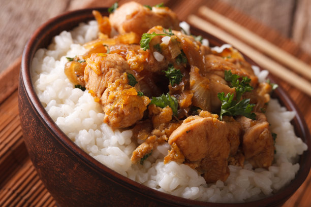 鸡肉盖饭