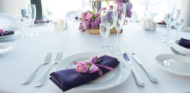 紫色桌子