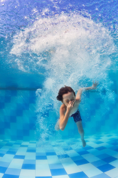 活动对游泳池少年游泳健身