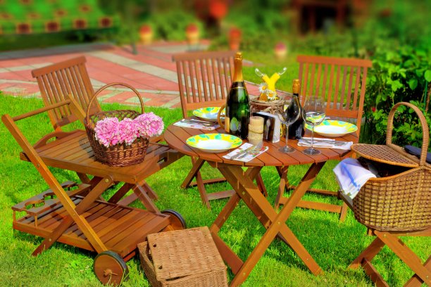夏季花园餐桌装饰