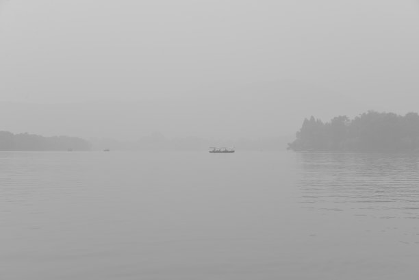 西湖雾气