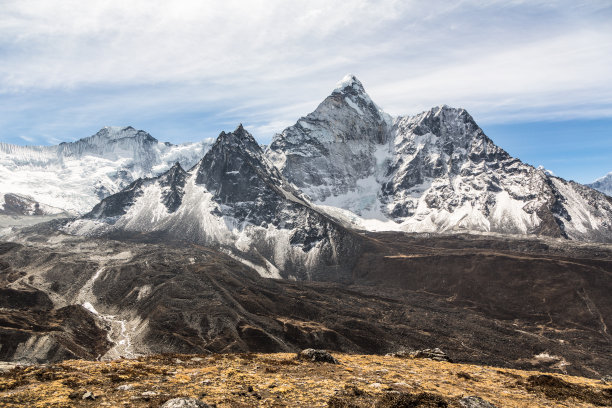 山景与高山