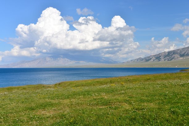 新疆风光赛里木湖