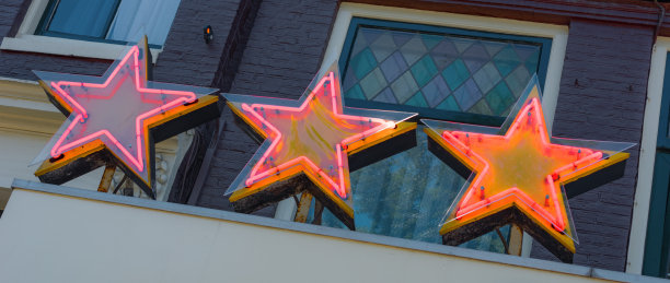 尊贵地位华丽地产广告