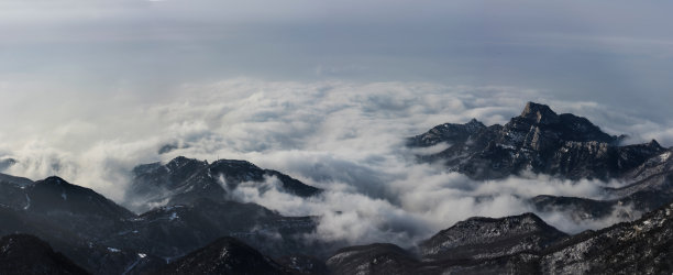 泰山下雪