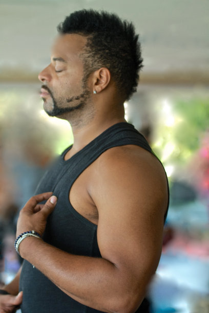 瑜伽广告瑜伽人物图片