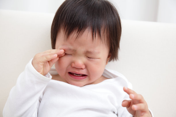 中国女婴伤心哭泣