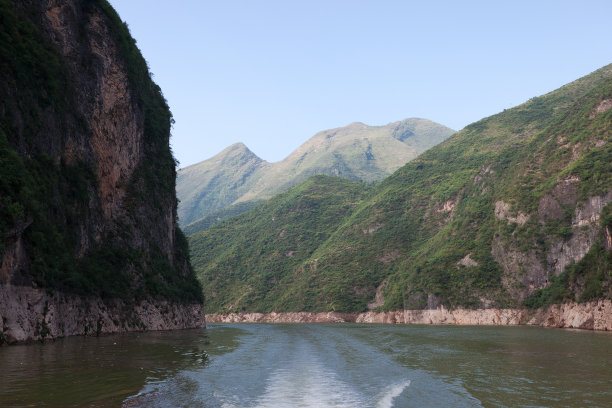 三峡大坝地貌全景图