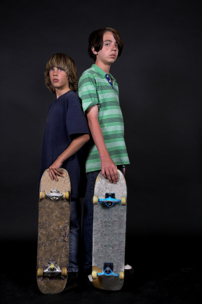 滑板少年青