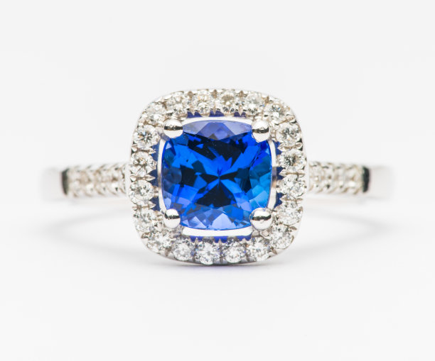 蓝宝石钻石戒指