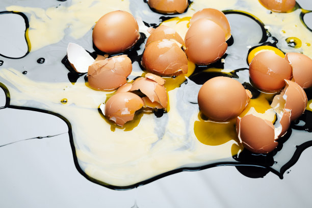 蛋黄和蛋清飞溅