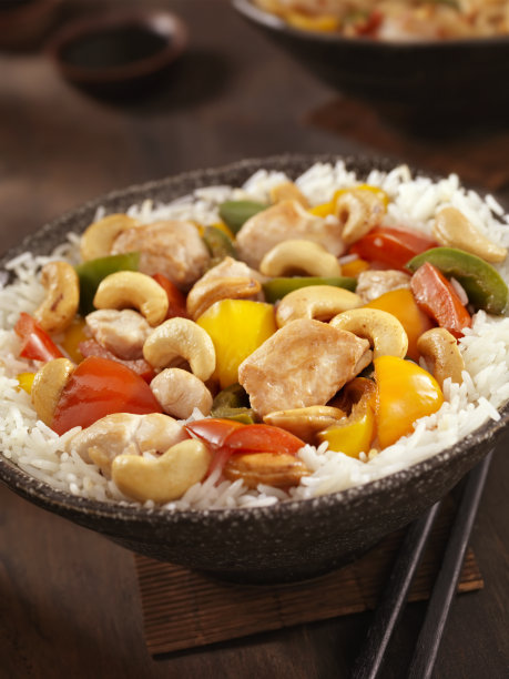 宫保鸡丁盖饭