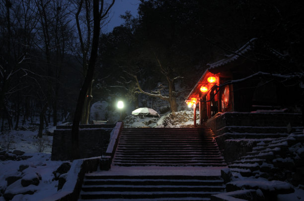 泰山夜景的风光